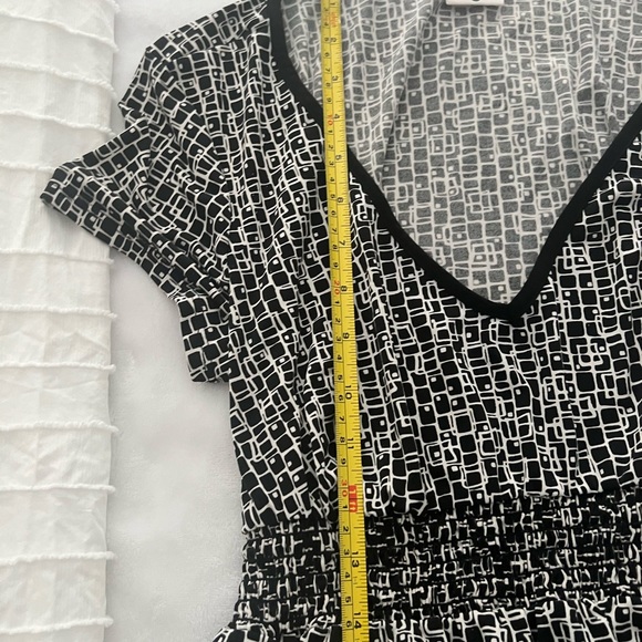 Motherhood Maternity brand size medium - Picture 9 of 12